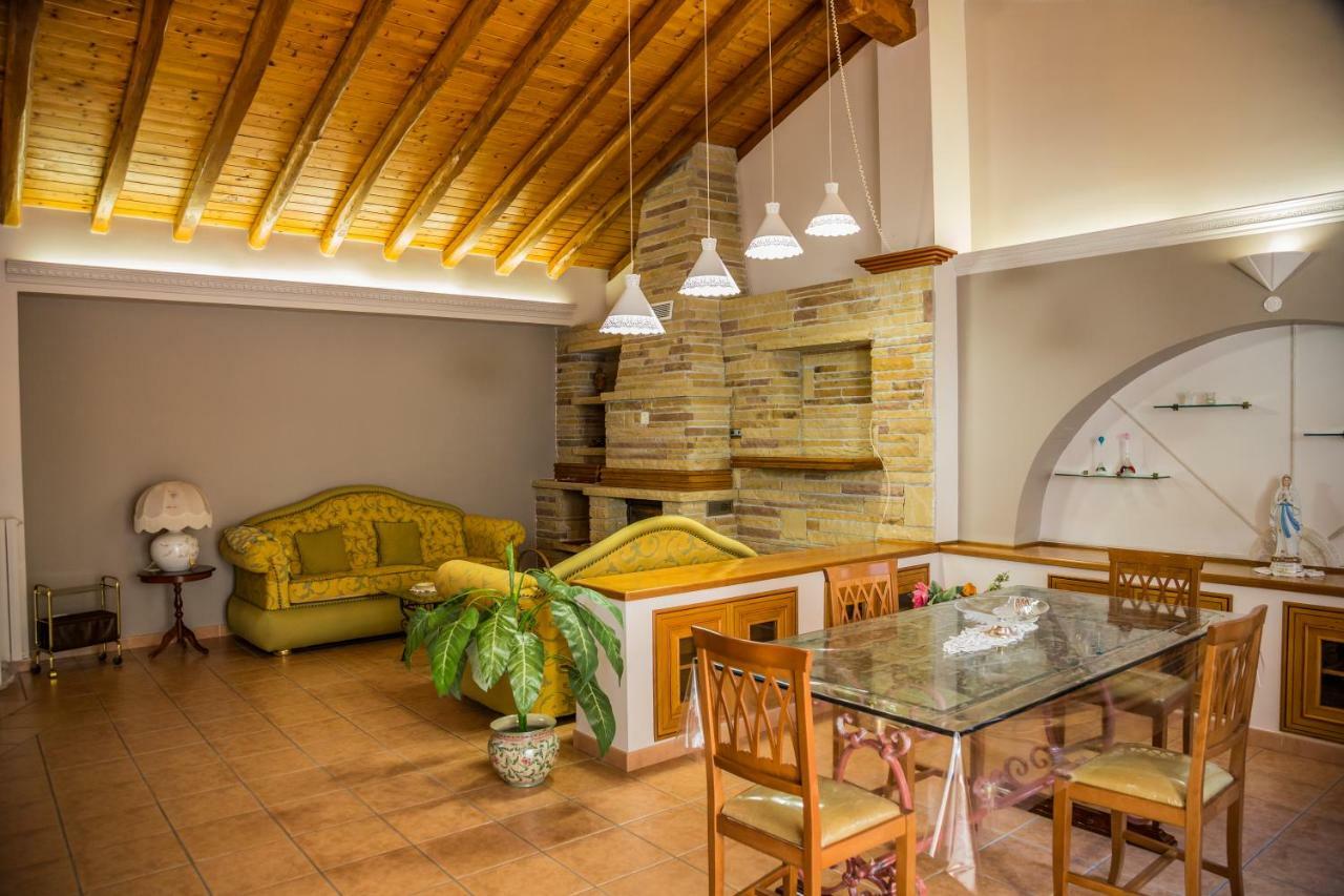 B&B Cortile Aurora برونتي المظهر الخارجي الصورة
