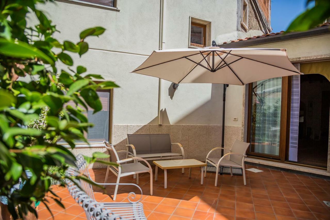 B&B Cortile Aurora برونتي المظهر الخارجي الصورة